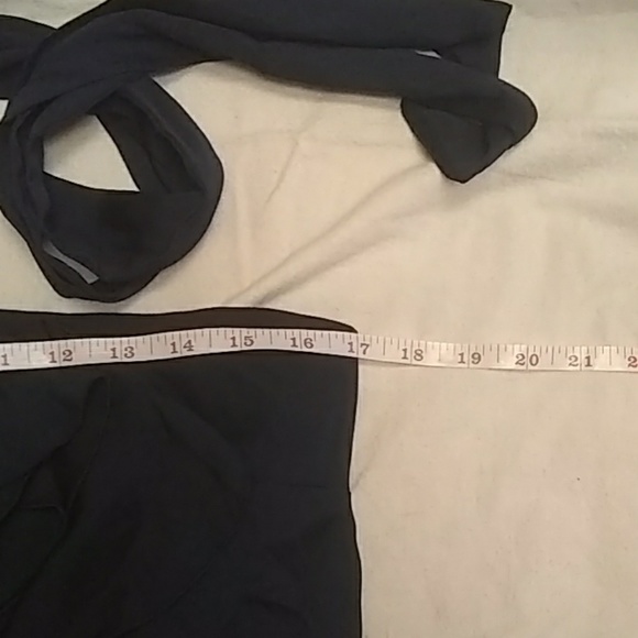 ๐HP๐Sofia Vergara Midnight Ruffle Halter Top - Picture 8 of 8